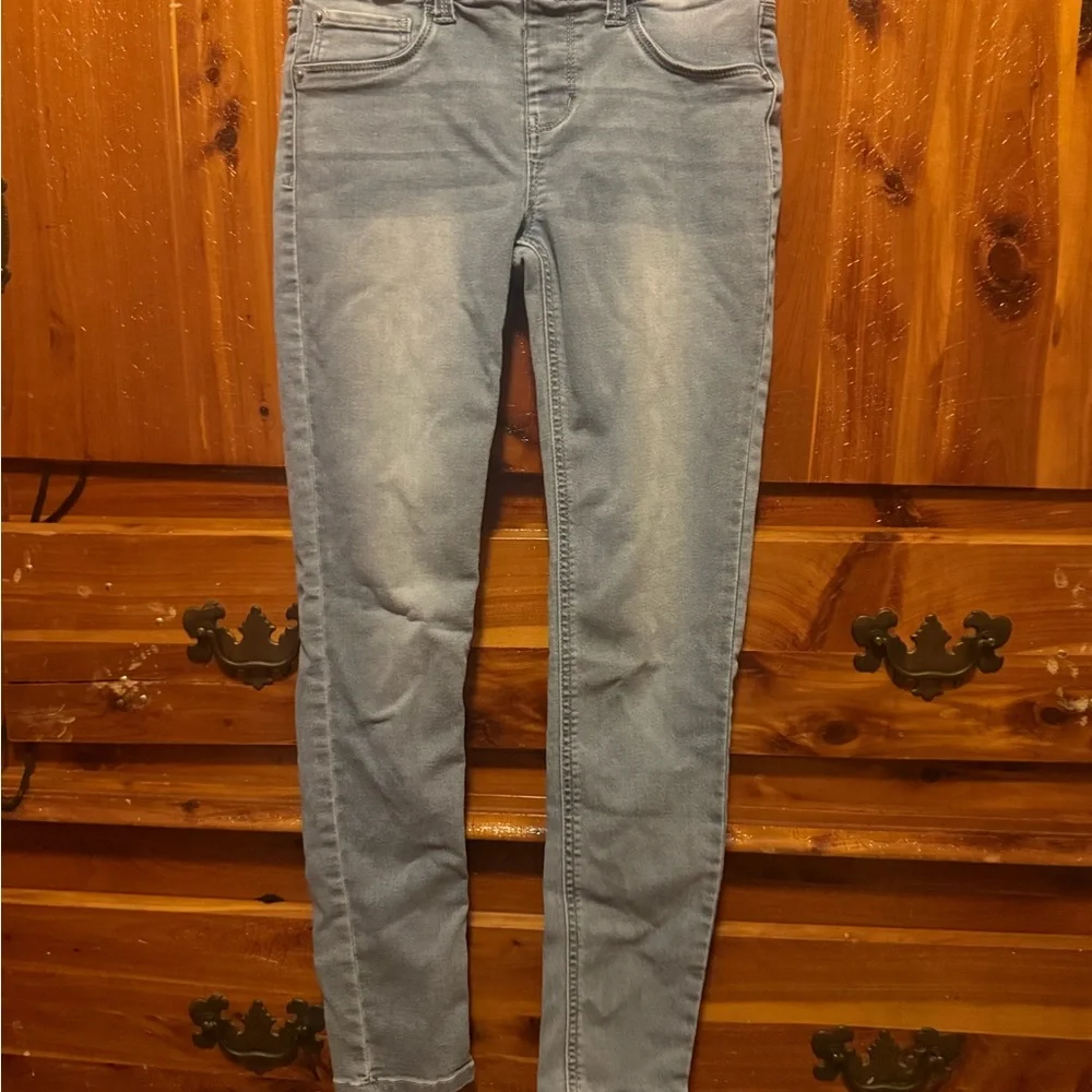 “Worn Once” Excellent Condition Light Blue Girls Jeans Size 10! - Picture 1 of 4